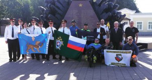Завершение патриотического велопробега: участники прибыли в Псков и возложили цветы к памятнику 6-й роте ВДВ, а затем доехали до финишной точки маршрута
